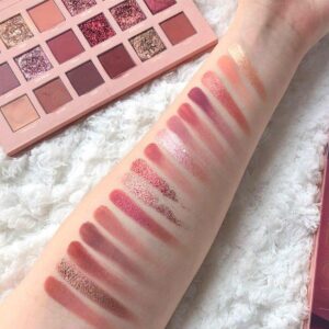 (NW000390)18 Shade Pearlescent Shimmer - Matte Waterproof NUDE Eyeshadow Palette