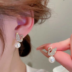 Korean Diamond Swan Pearl Earrings Fashion, Small and Versatile Stud Earrings for Girls