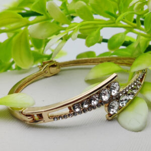 Radiant Elegance Adjustable Crystal Bracelet – | Best Quality Artificial Bracelet For Girls & Women | Imported Glamour for Every Occasion | Elegant Design