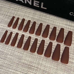 24Pcs O.TWO.O Brown Matte Nails with accessories